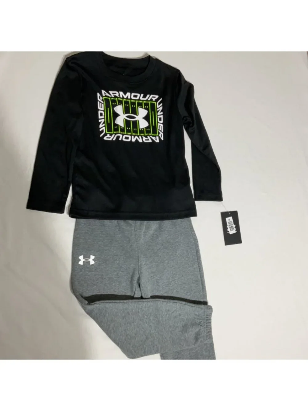 Under Armour Toddler Boys 2-Piece 12 month Long Sleeve Shirt & Jogger Set Black/